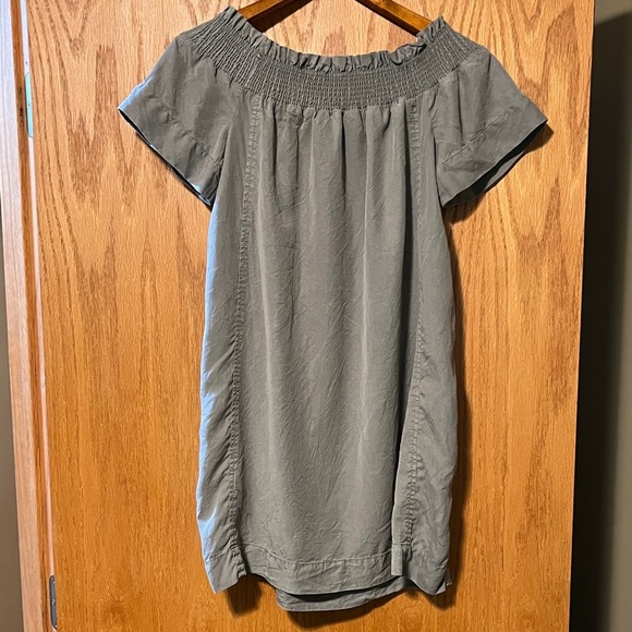 Vineyard Vines Off-Shoulder Dress - Picture 8 of 10